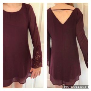 "Speechless", chiffon shift dress w/crochet bellsleeve & v-back - junior size M